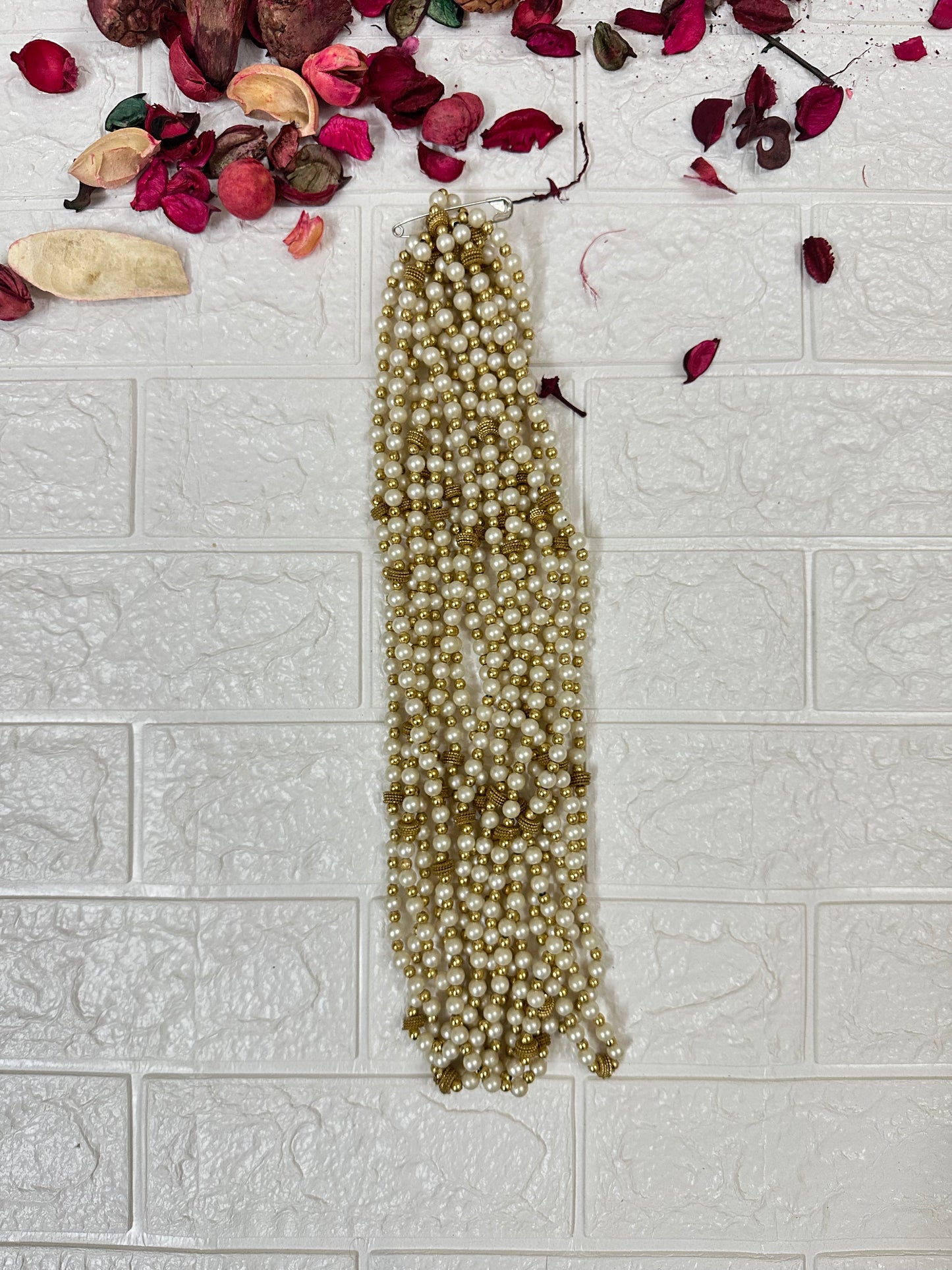 Simple White & Golden Milni Mala Baraat Guest Welcome Haar