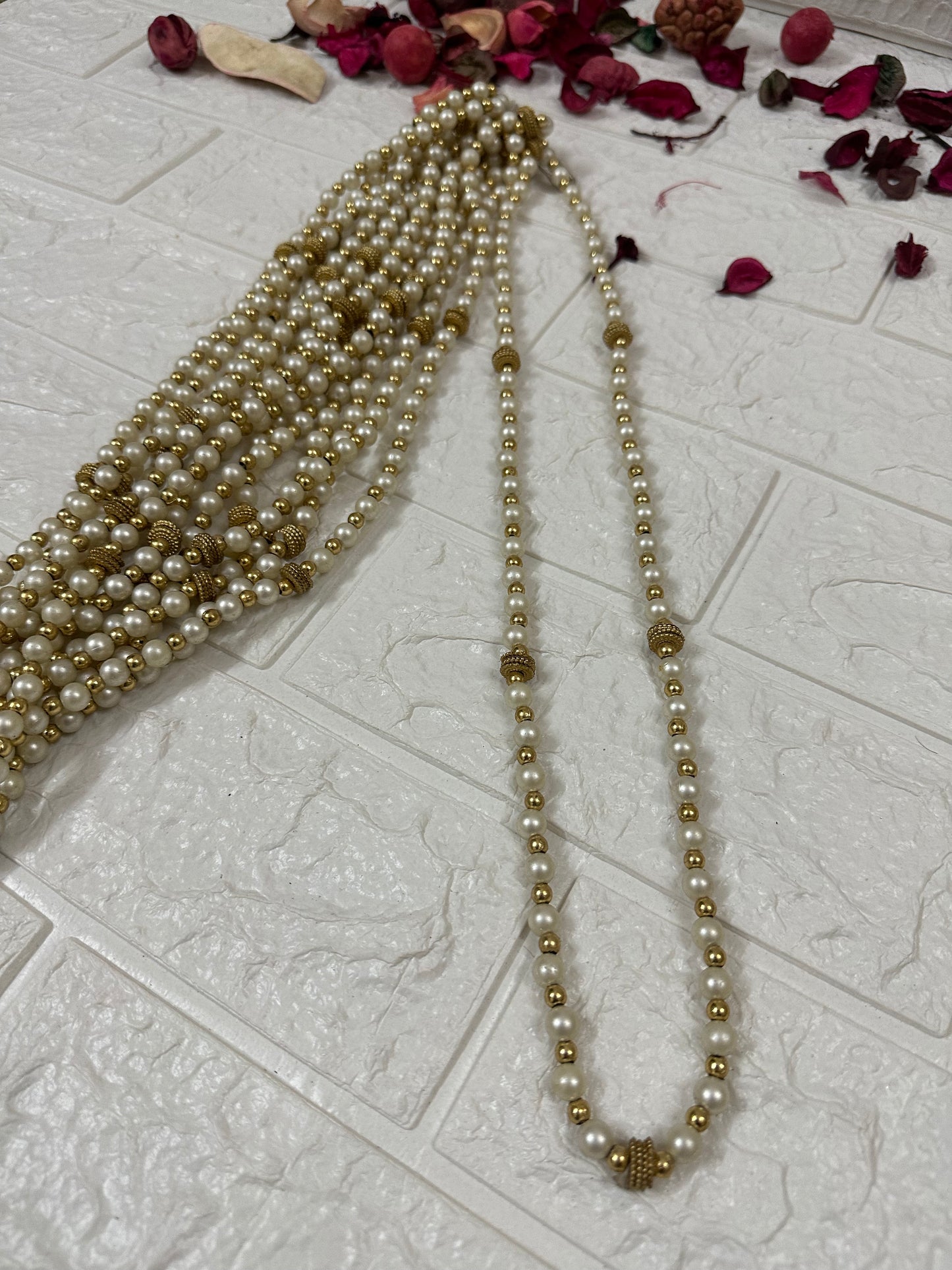 Simple White & Golden Milni Mala Baraat Guest Welcome Haar