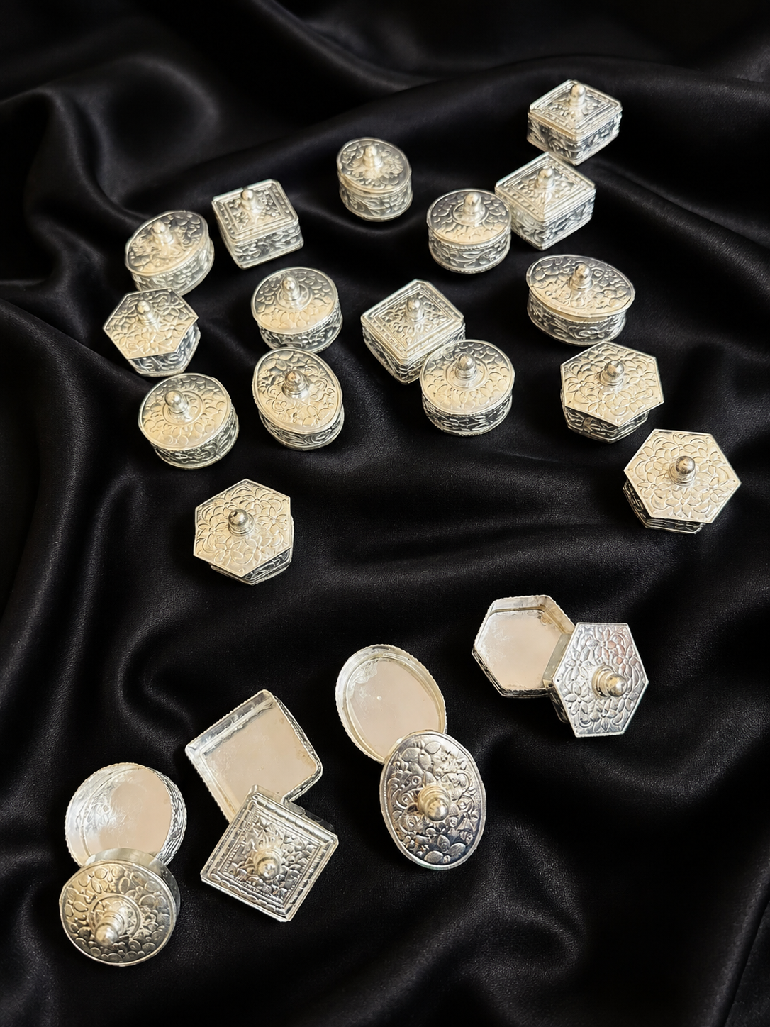 German Silver Mini Sindoor Daani Boxes, Wedding Mehndi Favours, Puja Gifts (1.5-2 Inch)